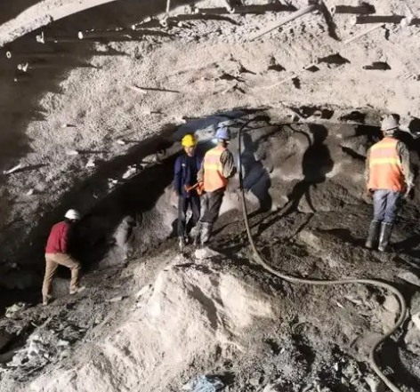 平遥拱顶带模注浆料的施工流程及注意事项